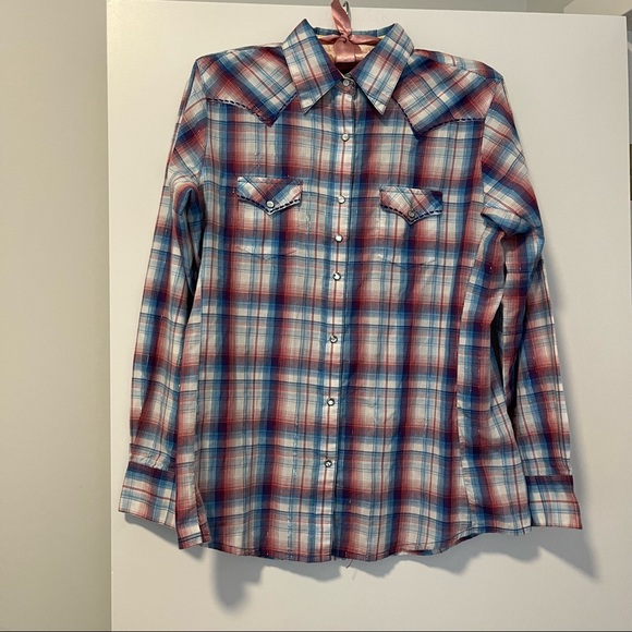 Wrangler Tops - Wrangler women’s shirt with jewel snaps size large
